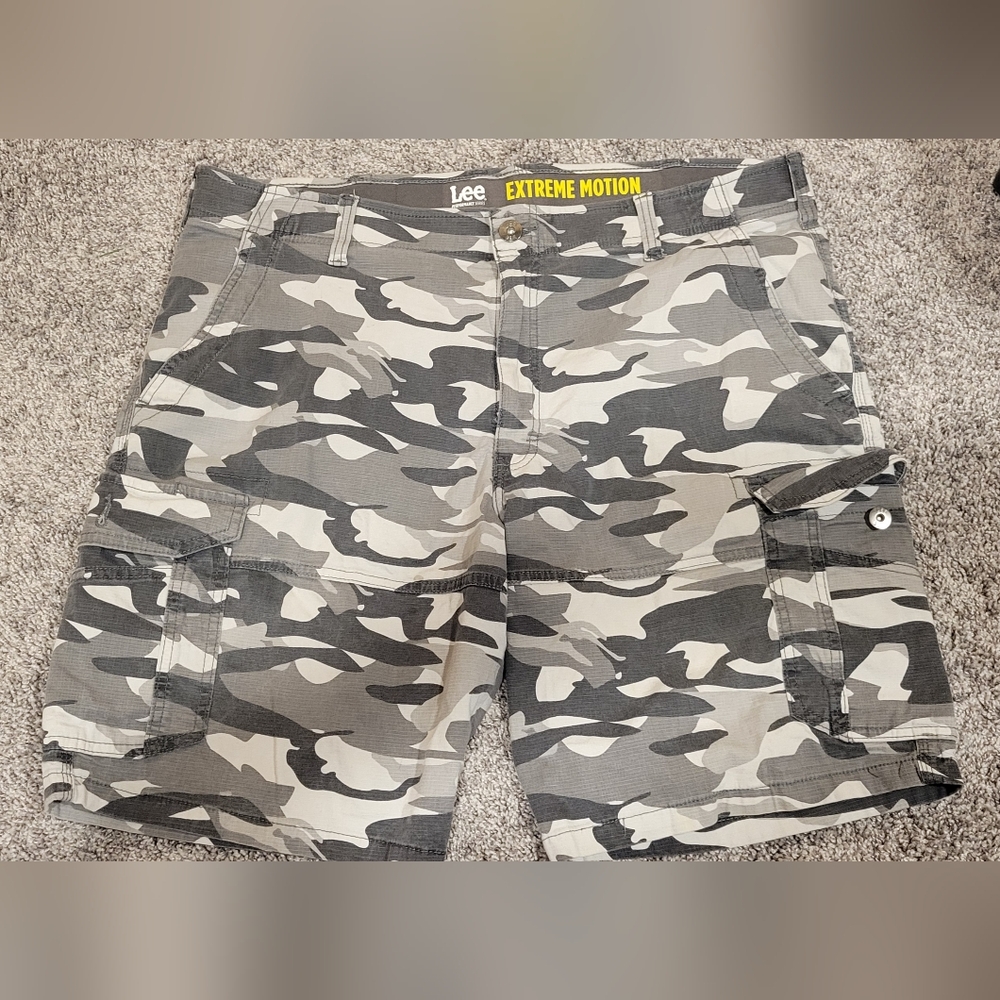 Lee Men's Gray Camoflage Cargo Shorts Size 40 Waist
